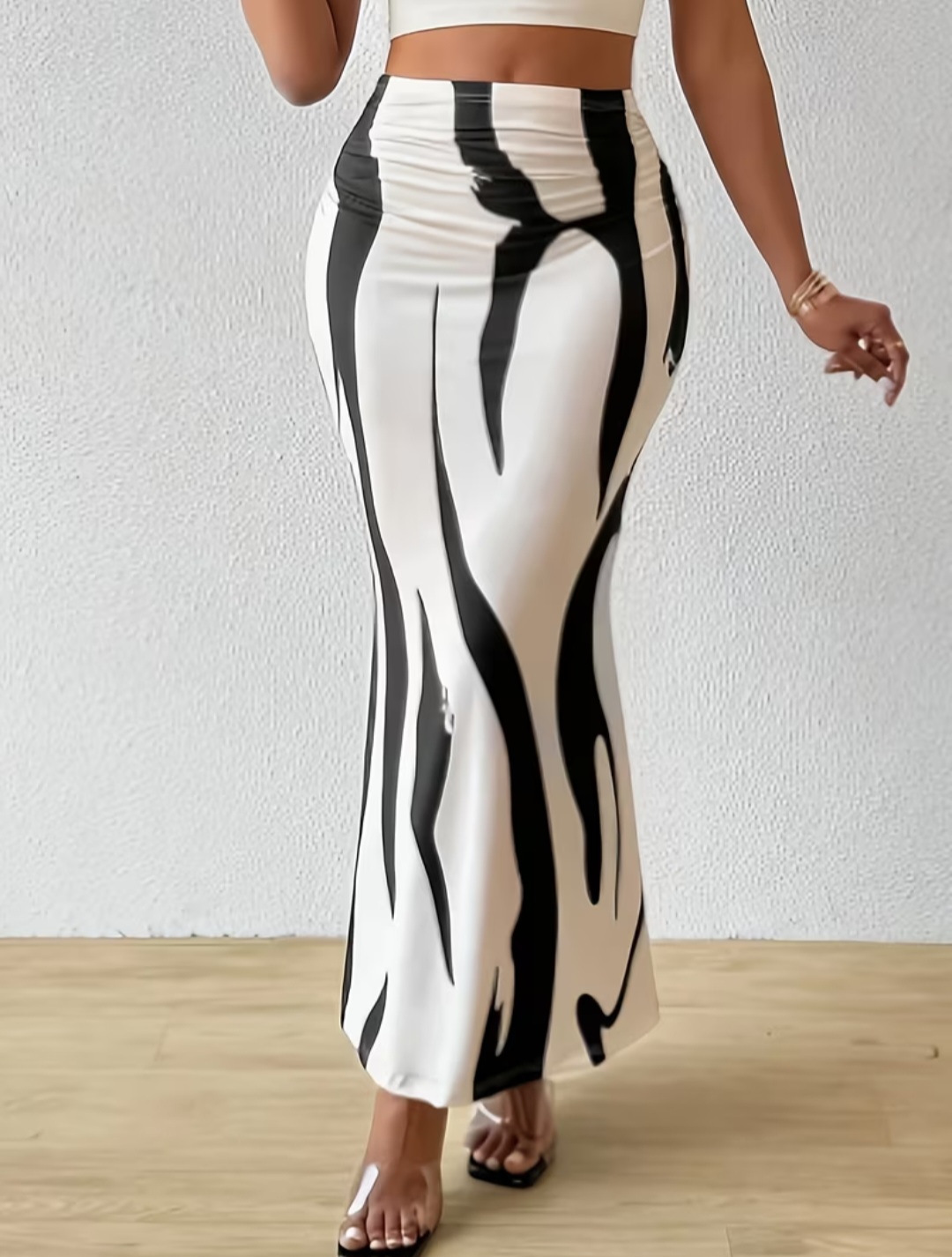 Women Printed Long Asymmetrical Fish Tail Skirt - Image 2